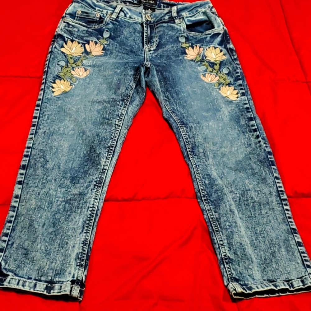 Suko jeans capris,size 4